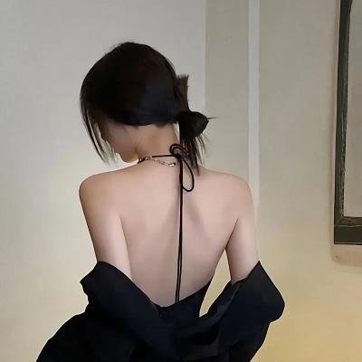 黑伞人